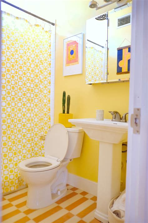 30+ Beautiful Sunny Yellow Bathroom Ideas & Designs For 2024