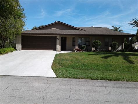 32958. The listing broker’s offer of compensation is made only to participants of Space Coast MLS as well as Florida Realtors® MLS Advantage Participants. Zillow has 42 photos of this $439,000 3 beds, 2 baths, 2,041 Square Feet single family home located at 1852 Barber St, Sebastian, FL 32958 built in 1994. MLS #974373. 