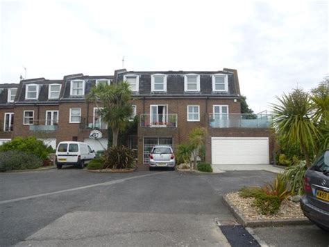 33 Marine Court Southsea PO4 9QU - Property Details Homipi