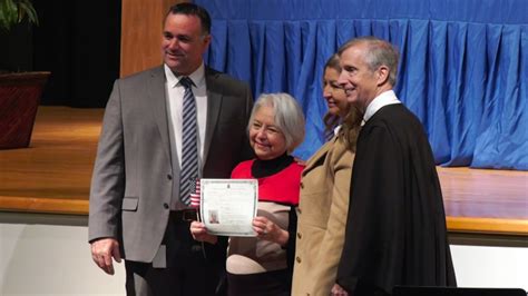 33 take part in naturalization ceremony in Rensselaer