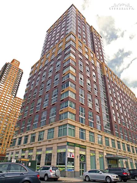 33 w end ave. Upper West Side. The Aldyn. Studio $3,210. 1 Bed $3,870. 2 Beds $6,960. Check availability. Ratings and reviews of 33 West End Avenue in New York, New York. Find the best rated New York Apartments, read reviews, and schedule an appointment today! 