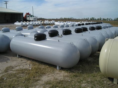 330 gallon propane tank. Let’s start with the basic tank components. Each of these, shown in the diagrams above, is found on every propane tank: Propane Fill Valve: When your propane is delivered, this is the valve that the technician attaches to the fuel hose. The hose from the truck connects to this valve. The hose end coupling screws into the valve with a gasket ... 