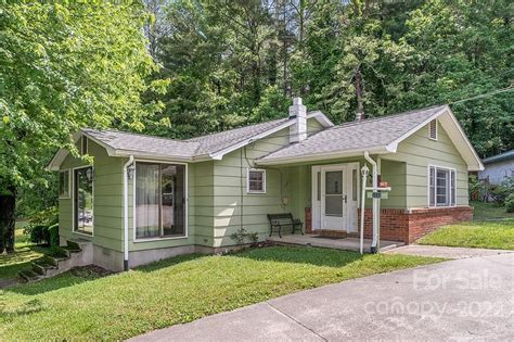 3335 Howard Gap Rd Hendersonville, NC 28792