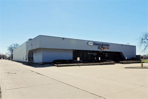 34800 Groesbeck Highway Clinton Township, MI 48035 is a commercial property for lease (ID: 218618). The property type is Retail Space and the Building Size is 115000 SF. 