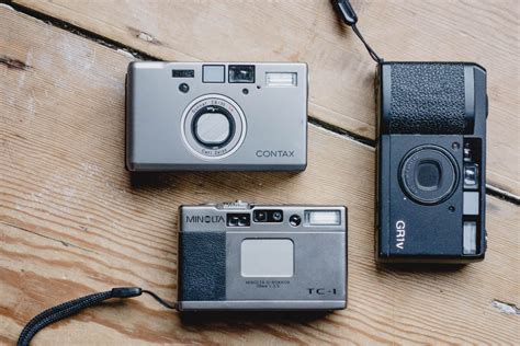 Compact film camera reviews – here you will find reviews and experiences covering all sorts of different types of compact film camera. These include point & shoot and advanced compact cameras, disposable cameras and scale focus cameras. As with all the content on this website, if you find something of interest, you can find more similar …. 