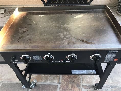 Washers for the top to level out the griddle. The 22" adventure series that comes with the stand does have 4 adjustable legs. My 36" does not have adjustable legs, it has casters. •. Mine is currently leveled with scraps of cardboard under the wheels. It's an elegant solution.