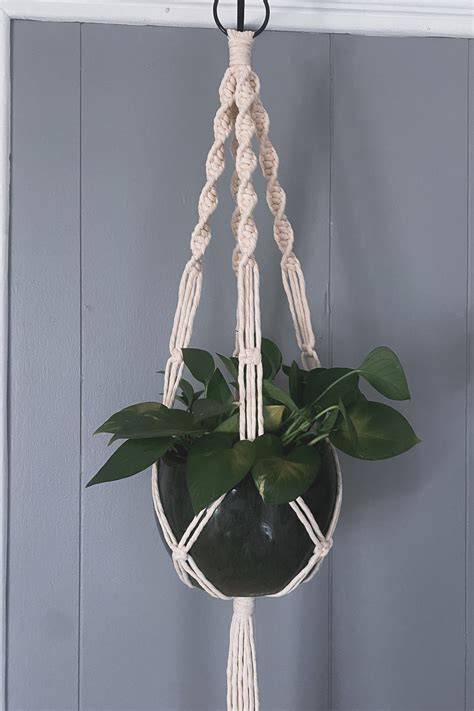 36 Macramé Plant Hanger Patterns - raincitystudios.com