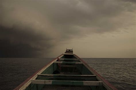 36 jours en mer : récit des naufragés qui ont survécu aux hallucinations, à la soif et au désespoir