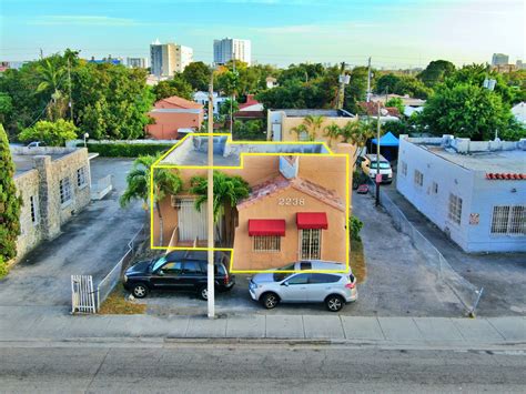 4713 NW 7th St, Miami, FL 33126 is currently not for sale. The 535 Sq