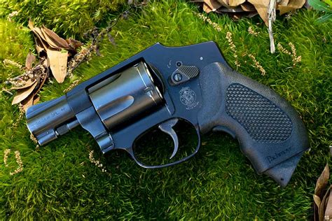 38 snub. Extreme Marksman:100 yrd Shots with a 1 5/8 " Barrel Snub Nose S&W Revolver. Watch on. A snub-nosed revolver in the hands of an inexperienced shooter is a wildly inaccurate firearm. A newbie with a snubbie can completely miss a target that’s five feet away. And that’s at a gun range. 