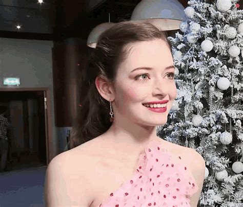 39 Mackenzie Foy GIFs — gif.guru