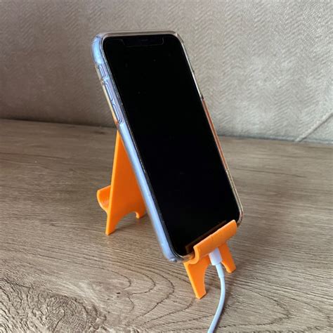 3D Printable Mobile Phone Stand by Almas Robotics