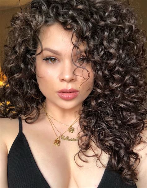 3a curly hair. Type 3 curly hair ranges from a light curl to tight, curly tendrils, and usually have a combination of textures. They are defined and springy, with more height and volume at the root than type 2s. 3A 