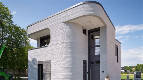 3d printer printing a house. Over 100,000 people have watched the video of printed farms making their first 3-D printed building in Florida, that was just a two car garage and now they h... 