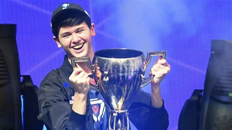 May 9, 2021 · Over the past few years, Saf has netted over $1.14 million playing competitive Fortnite. 2019 was by far the best year for his esports career. He earned over $950,000 during that year and also finished 4th in the duos format of the Fortnite World Cup. JOINED @TrainHardEsport. — Saf (@Safarooniee) March 5, 2021. . 