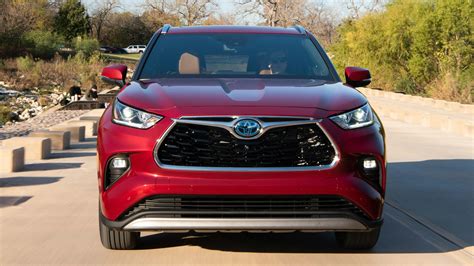 3rd row suv with best gas mileage. Combined Fuel Economy. The 2022 Toyota Highlander Hybrid is a safe and reliable family SUV with excellent fuel economy ratings, but the third row is cramped. See Details. 2022 Toyota Venza. #6 ... 