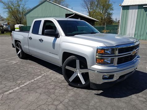 New 24" wheels on my 4/6 dropped Single Cab Silverado Like,Comment,Share And Don’t Forget To Subscribe To The Channel!🔥Follow me on INSTAGRAM @ billysgarage... . 