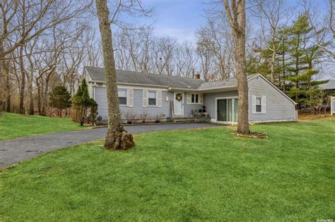 4 Arbor Ln, Hampton Bays, NY 11946 - MLS 3470132 - Coldwell …