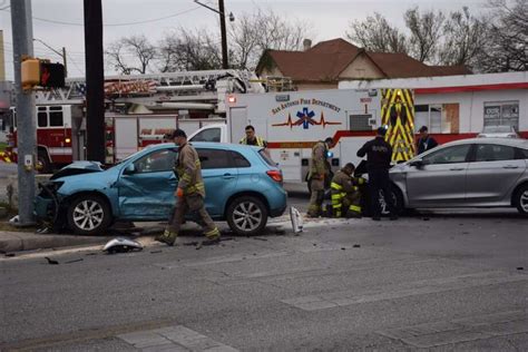 4 Hospitalized after 2-Car Crash on Creath Place [San Antonio, TX]