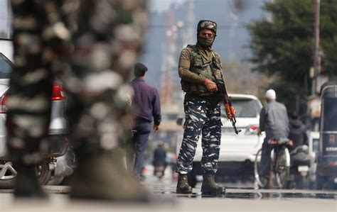 4 Indian soldiers, 1 suspected militant killed in fighting in disputed Kashmir