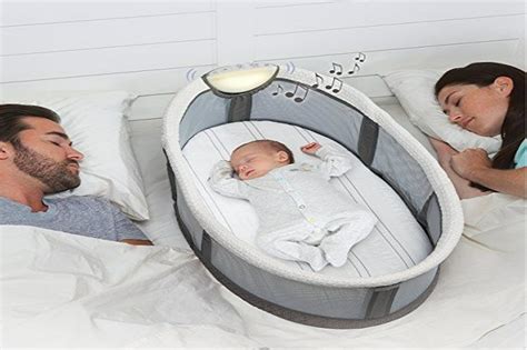 4 Steps on How to Get a Baby to Sleep in a Bassinet