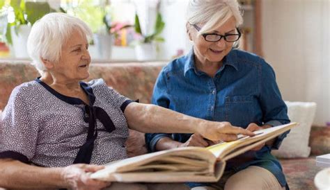 4 Ways Reminiscence Therapy for Dementia Brings Joy to Seniors