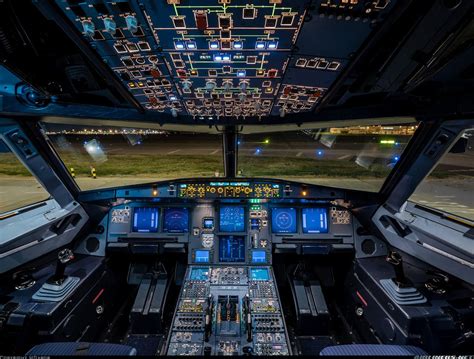 4 A320 Flight Dec
