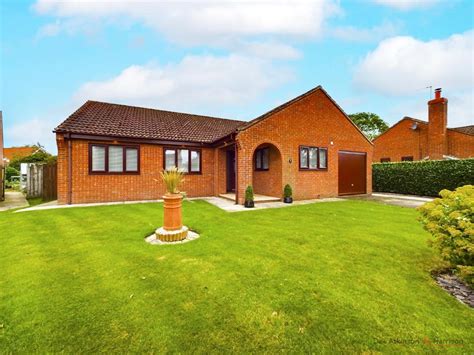 4 bed detached house for sale Sheepman Lane, Hutton Cranswick YO25