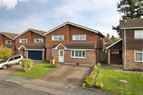 4 bedroom property for sale in Chesterfield Drive, Sevenoaks, Kent ...