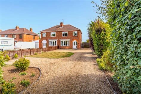 4 bedroom semi-detached house for sale in Willoughby Road, …