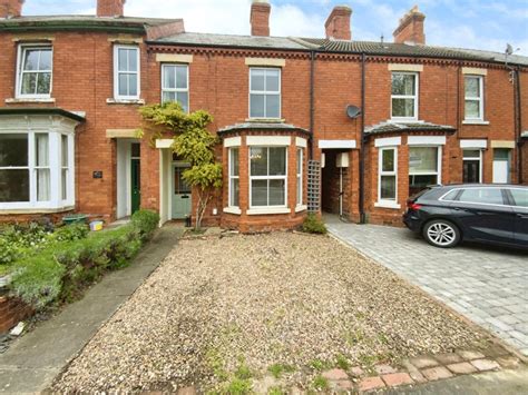 4 bedroom terraced house for sale in Grantham Road, …