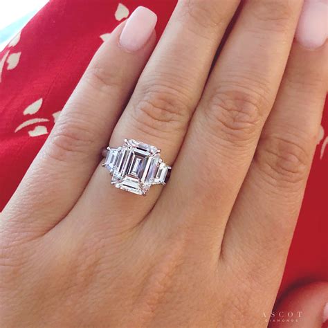 4 carat emerald cut diamond ring. What is the millimeter size of an emerald cut diamond? Use our diamond size chart to determine the carat weight of an emerald diamond by using its mm ... 