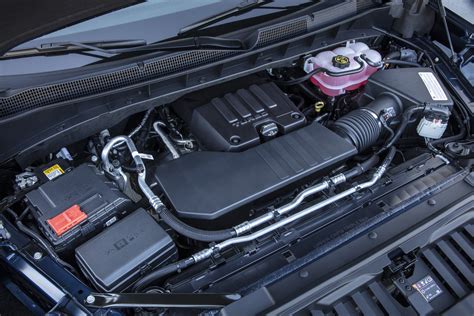 4 cylinder silverado. Jun 21, 2018 ... The 2019 models of the GMC Sierra and Chevy Silverado feature four-bangers, the first time such a small engine has powered such a big truck. 
