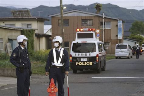 4 injured by man carrying rifle and knife in central Japan