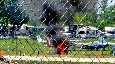 4 killed in 2 separate aircraft crashes near Wisconsin air show
