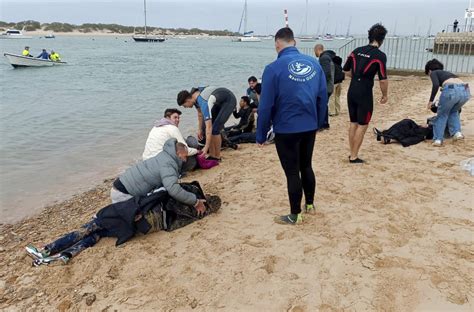 4 migrants who were pushed out of a boat die just yards from Spain’s southern coast