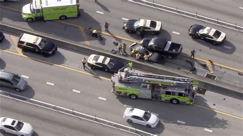 4 vehicles involved in wreck on SB express lanes on I-95 in Miami; no injuries
