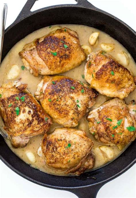 40 garlic chicken. To cook skinless chicken thighs, sauté chicken thighs in a skillet between 14 and 18 minutes. For added flavor, cover chicken thighs with herbs such as garlic, pepper, thyme or ros... 