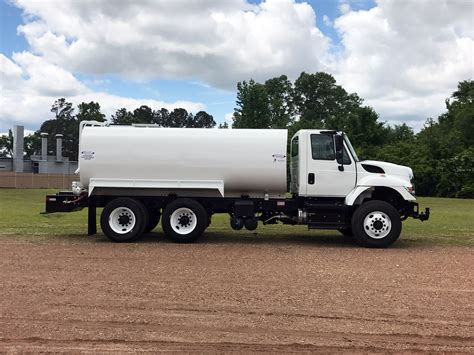 4000 gallon water truck for sale. Load King 4,000 Gallon Water Tanker. Load King’s 4,000-gallon water truck is the larger of the two models, measuring 198″ long x 96″ wide x 64.75″ tall. Both models are built with a modified eclipse shape out of A36 steel. You can purchase or rent water trucks on a variety of chassis brands and models. REQUEST PRICING. VIEW SPEC SHEET. 