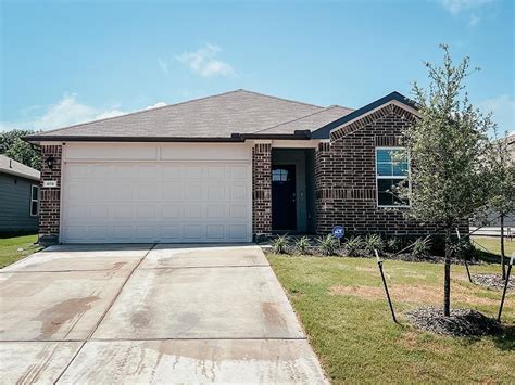 417 Saint Thomas St, Lockhart, TX 78644 - Zillow