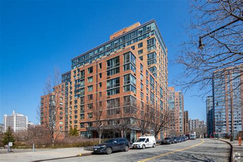 425 main st