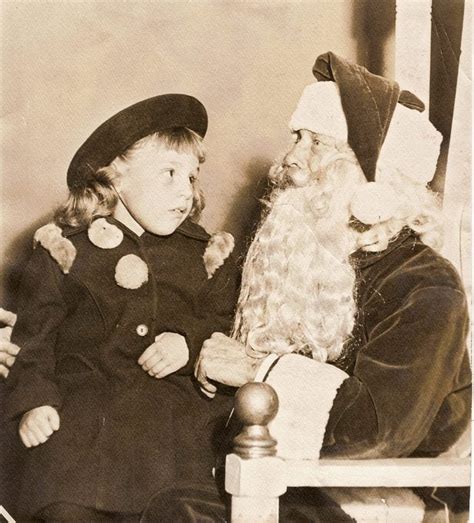 44 Adorable Vintage Photos of Kids Meeting Santa - Reader’s Digest