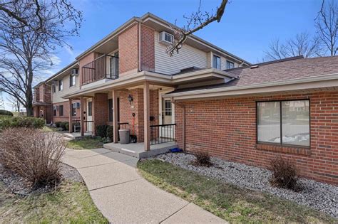 4547 South Greenridge CIR, Greenfield, WI 53220 - zillow.com