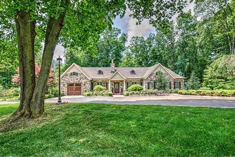 460 Bernardsville Rd, Mendham, NJ 07945 – Flor de Maria Thomas