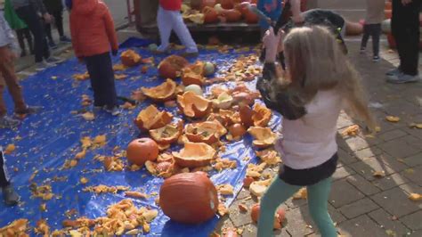 47th ward smashes pumpkins for the environment post-Halloween