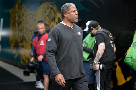 49ers’ Steve Wilks switch from coaches box to sideline a rousing success