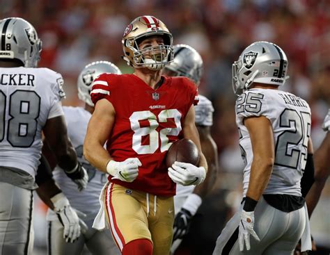 49ers bring back Ross Dwelley, sign Myles Hartsfield