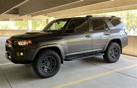 “4Runner Fitment: The 285/70R17’s that are installed fit well with the 2″ lift on this 4Runner. There is minor rubbing when at full lock in reverse, but only on the mud flap which can be modified. The spare fits snug underneath, clearing the sway bar and hitch receiver.” In this instance is the 2″lift the same as a 2″ leveling kit?. 