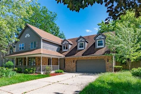 5 Bedroom Home in Gurnee - $425,000