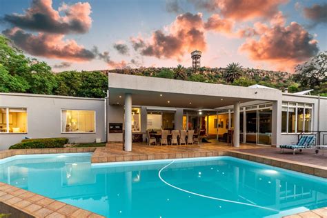 5 Bedroom House for sale in Northcliff - P24-112536329